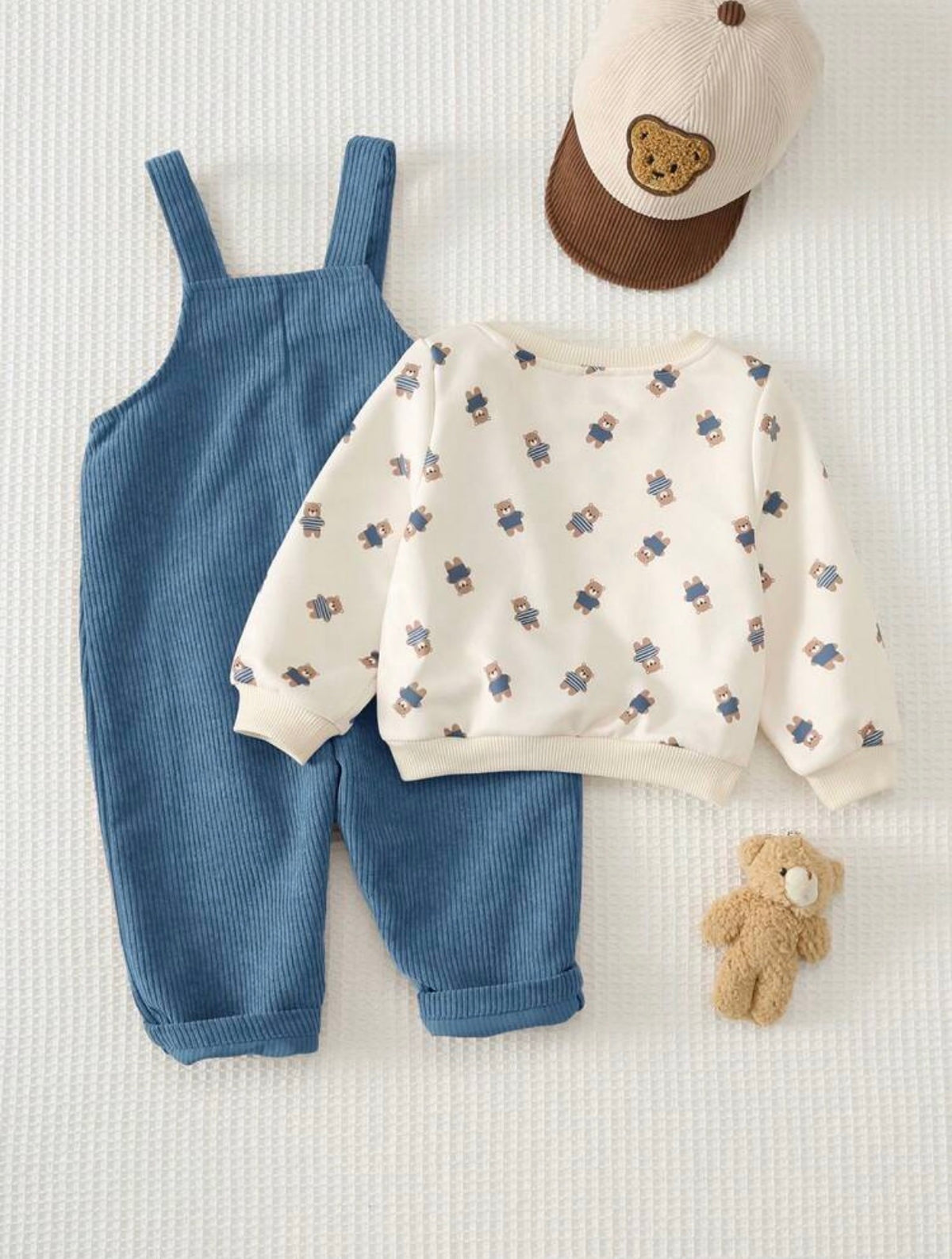 Baby Boy Cartoon Bear
Pattern Knitted Soft Round Neck Long Sleeve Pullover Sweatshirt & Overalls Two Pieces Set.( Delivery by 20th October)