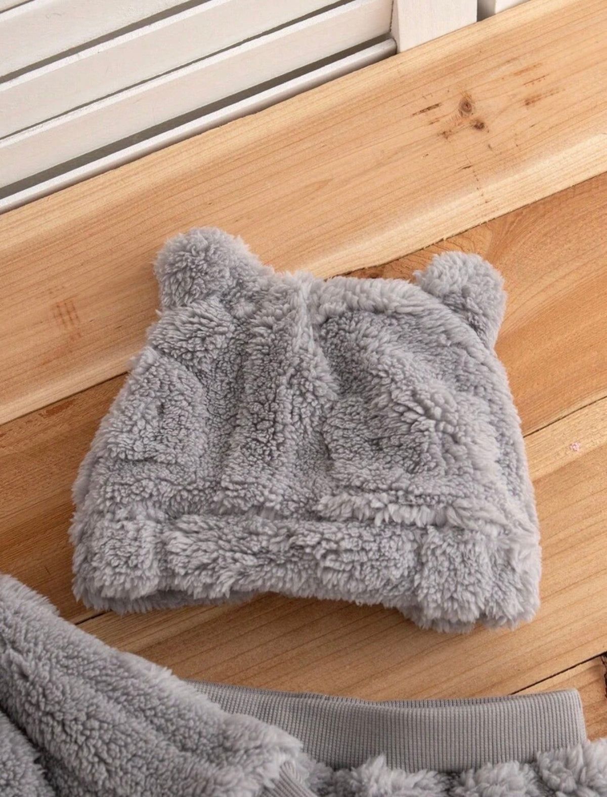 Kids 3pcs/Set Baby Boys & Girls Grey Autumn Cute Modest Family Matching Plush Bear Jacquard Fleece Crew Neck Sweatshirt, Fleece Sweatpants & Plush Ear Hat.( Delivery by 10th October)