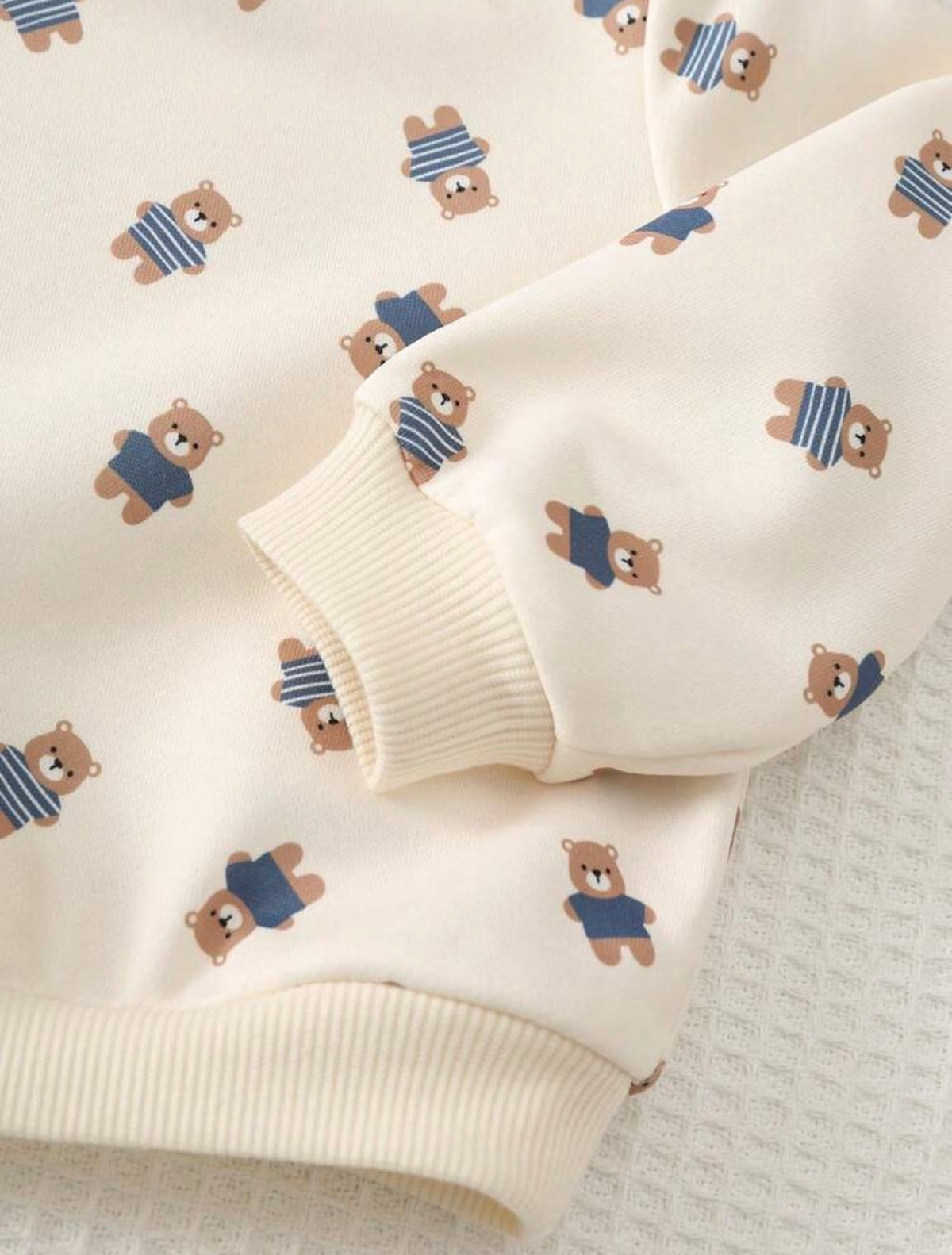 Baby Boy Cartoon Bear
Pattern Knitted Soft Round Neck Long Sleeve Pullover Sweatshirt & Overalls Two Pieces Set.( Delivery by 20th October)