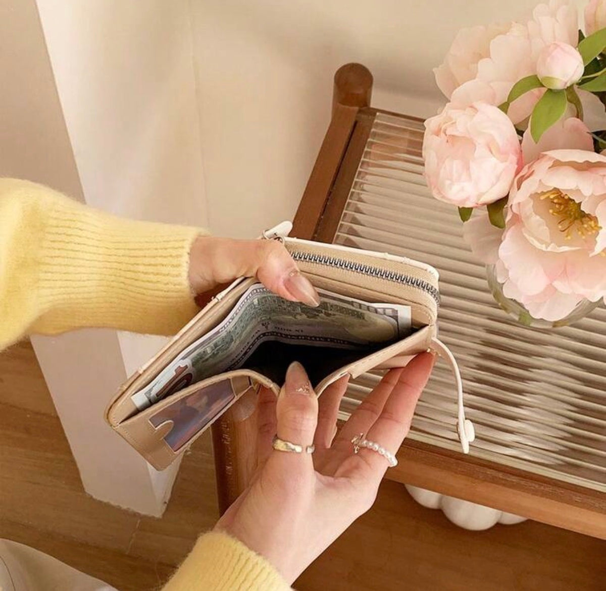 Trends Sausage Dog Design Wallet, Fashionable Card Holder, Portable Wallet.( Delivery by 15th October)