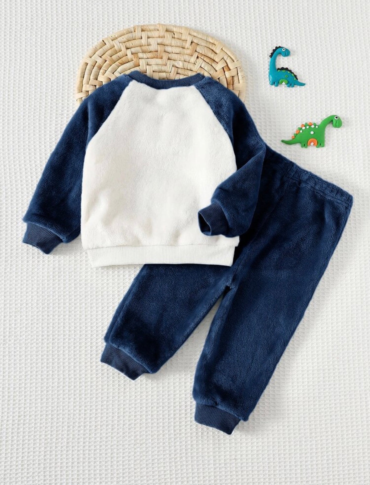 Baby Boy Cartoon Animal
Pattern Fleece Lined Thick Crew Neck Long Sleeve Pullover Sweatshirt And Elastic Waist Long Winter Pants 2 Pieces Set.