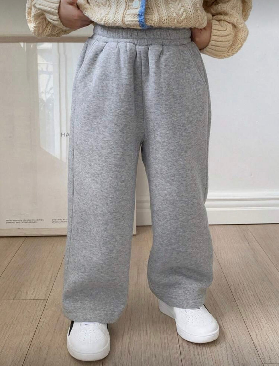 Young Girl Elastic Waist Loose Sweatpants