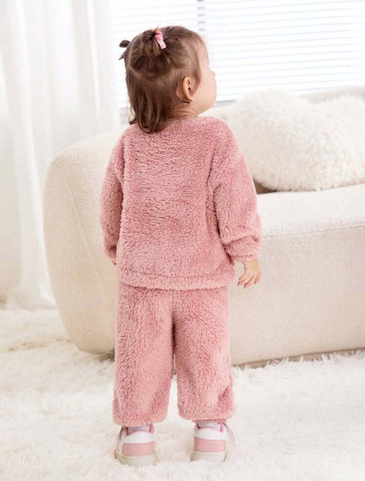 2pcs Baby Girl  Soft Pink Plush Crew Neck Cartoon Kitty Sweatshirt Top And Matching Plush Kitty Paw Print Elastic Waist Pants Set.